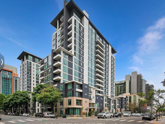 Acqua Vista Complex - 425 W Beech