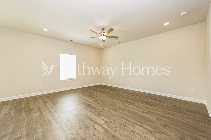 Building Photo - 3314 Quintana Dr