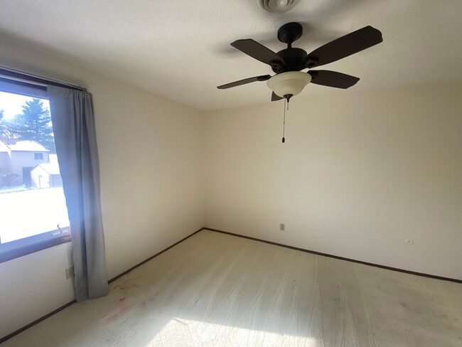 Building Photo - Bettendorf 2BR Condo With Garage For Rent ...