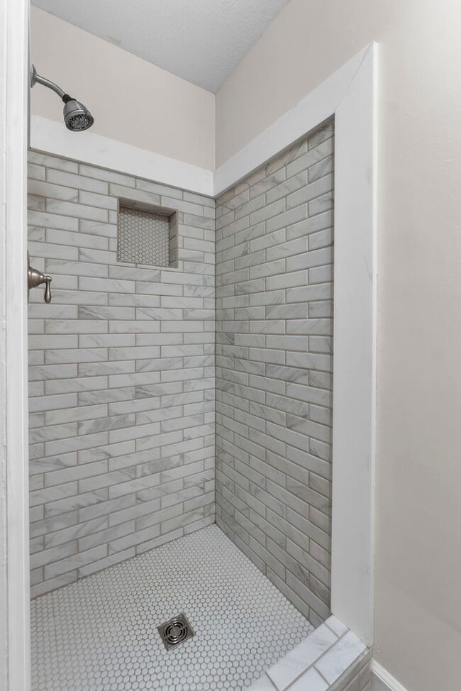 Building Photo - Spacious House in Cape Girardeau, Alma Schrader School District