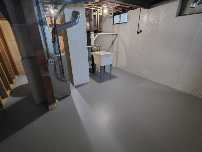 Building Photo - 615 28th St