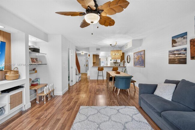 Building Photo - 4250 SW 70th Terrace
