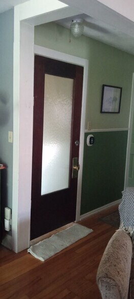entrance - 2337 E Johnson St