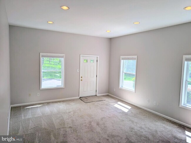Building Photo - 114 Lenape Dr