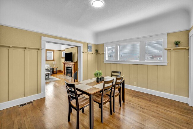 Building Photo - FULLY FURNISHED & BEAUTIFULLY REMODELED CLASSIC HOME NEAR UNR WITH UNBEATABLE I-80 ACCESS