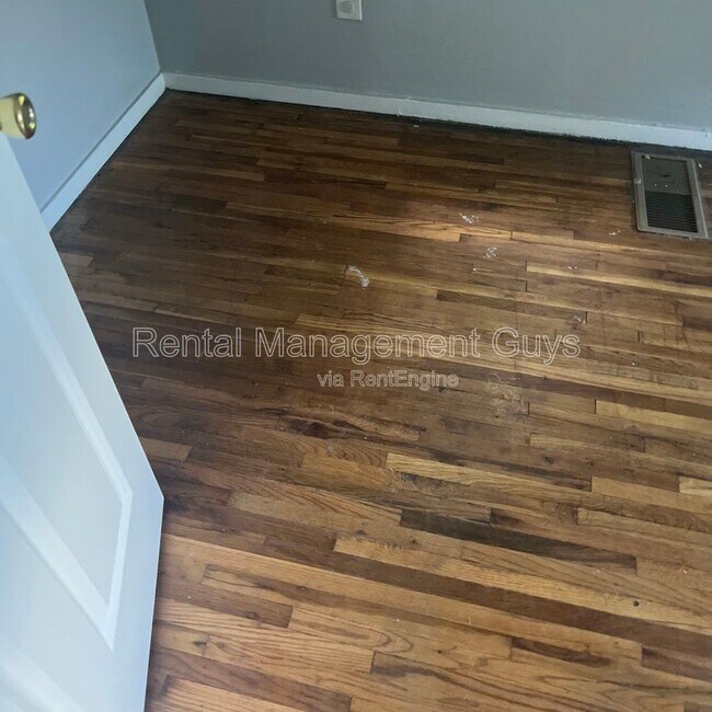 Building Photo - 2110 Fremont Ave N