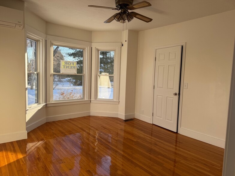 Building Photo - 131 George St