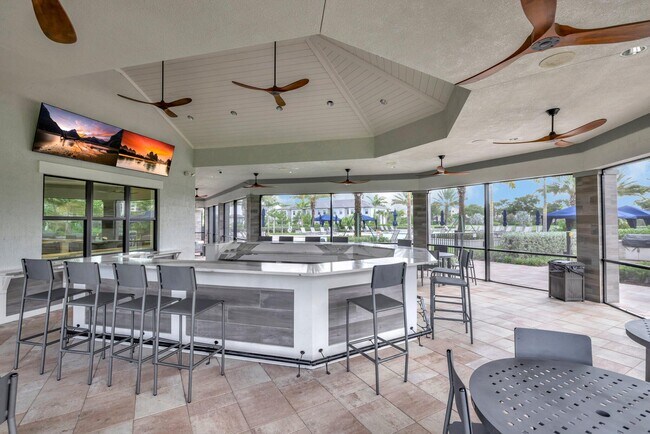 Building Photo - 4651 Pinehurst Trl E