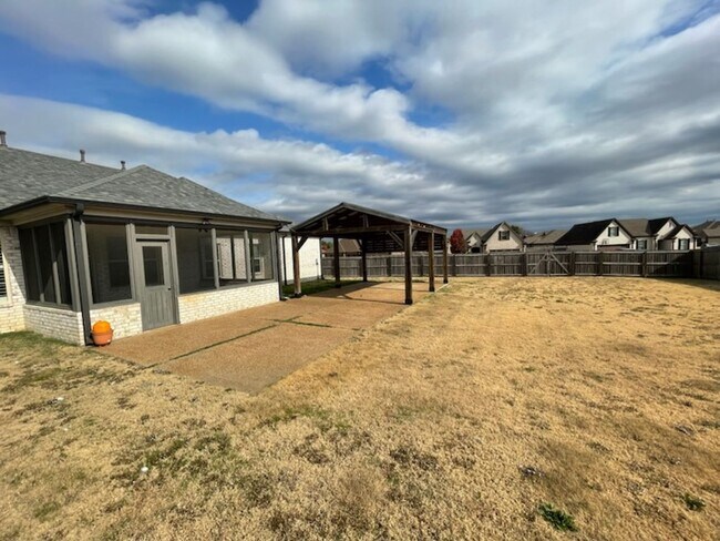 Building Photo - College Crossing beautiful home!