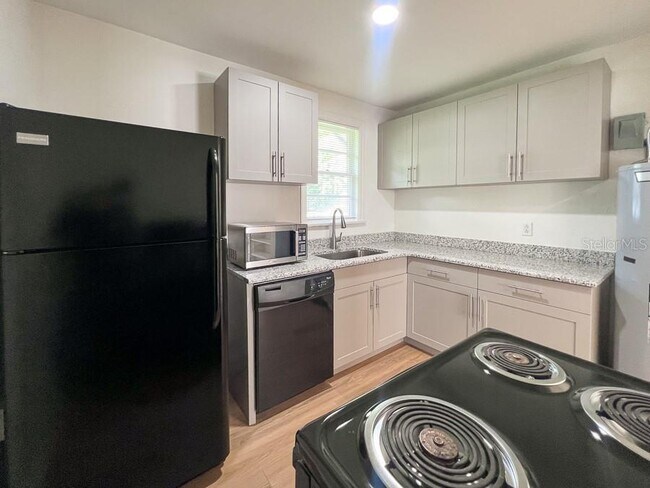 Building Photo - 1124 NW 4th Ave