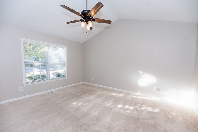 Building Photo - Charming 3Bed/2Bath house with 1 car garage in Greensboro