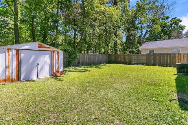Building Photo - Charming West Ashley Bungalow