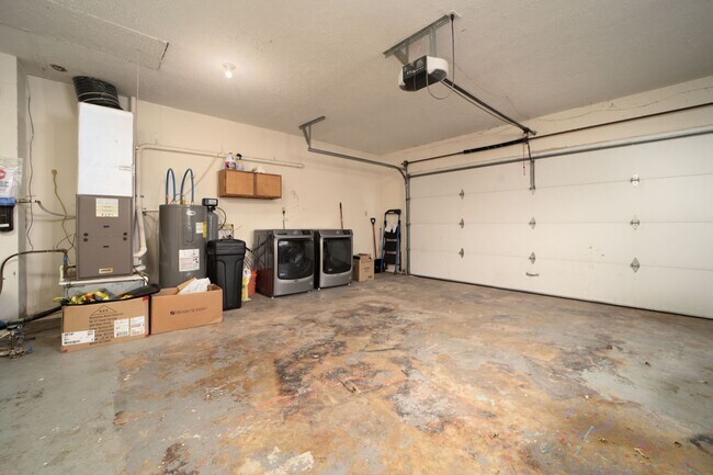 Building Photo - Beautiful 3 Bedroom Home outside of Centerville