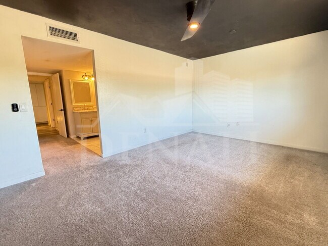 Building Photo - 3617 S Siesta Ln