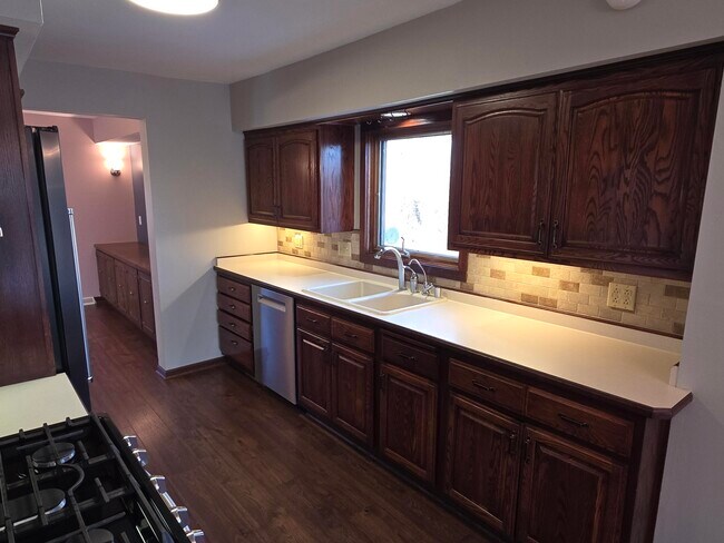 Building Photo - N67W28710 Longview St