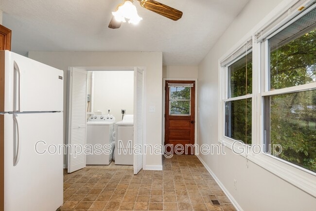 Building Photo - 2347 Sylvania Ave SE