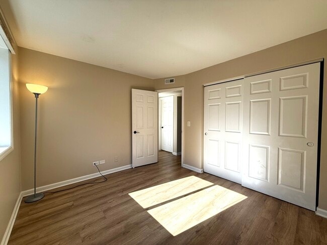 Building Photo - 2731 Wilshire Ct