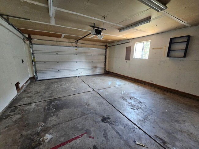 Building Photo - 3-Bedroom Home for Rent