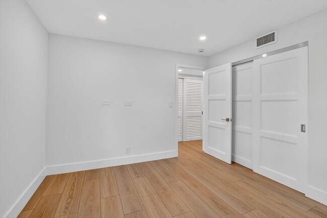 Building Photo - 769 Jeffery St