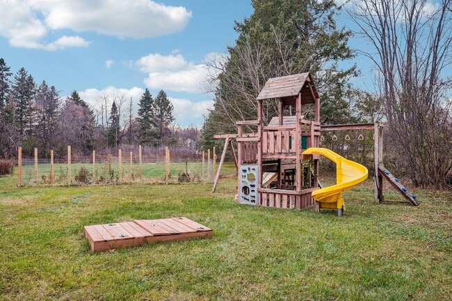 Building Photo - N45W24568 Lindsay Rd