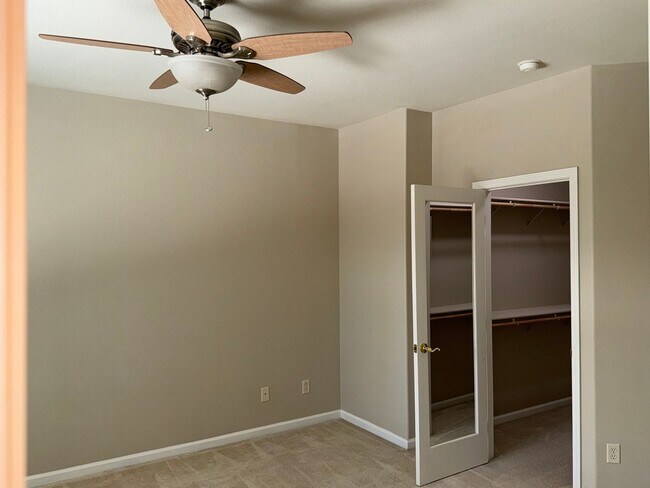 Building Photo - Possible 4th Bedroom