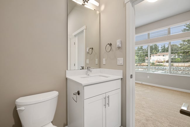 Building Photo - Modern 2-Bedroom Townhome in Kenmore Balbi...