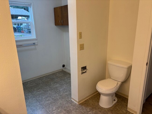 Building Photo - 5555/5545 Gill St