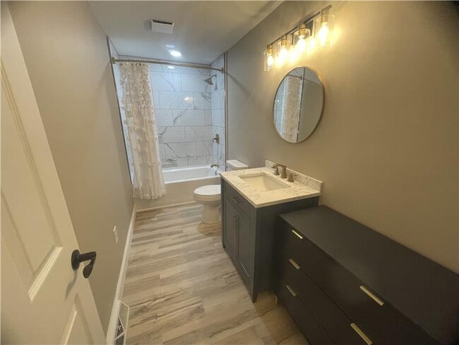 Building Photo - 889 Township Rd 217