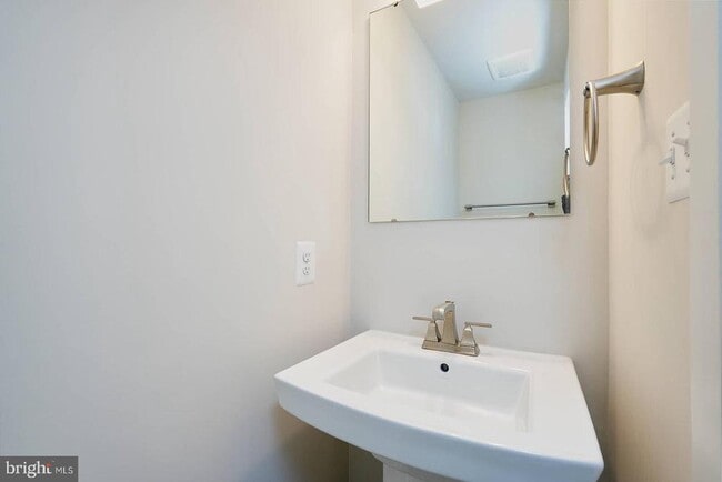 Building Photo - 5831 Pecking Stone St