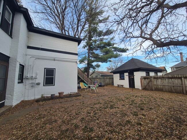 Building Photo - 416 Daly St