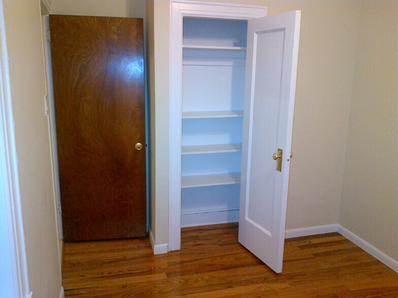 Building Photo - 1205 Ave. Y