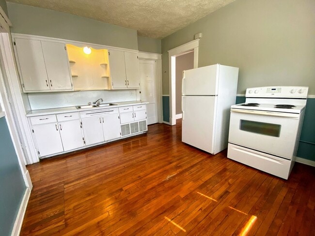 Building Photo - 1211 Bridge St NW