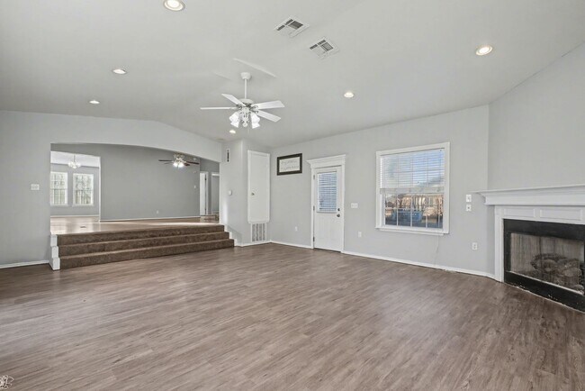 Building Photo - 3-Bed Home with Fireplace, Fenced Yard & Flexible Living Space