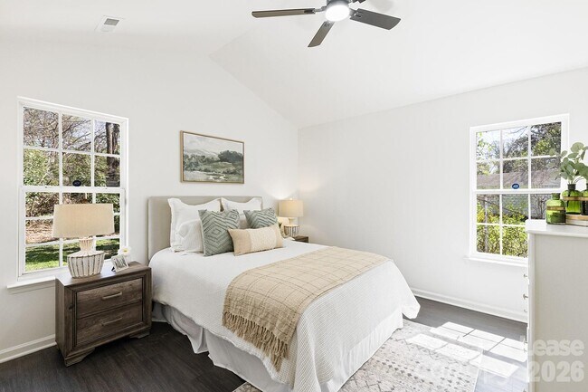 Building Photo - 913 Tennyson Dr