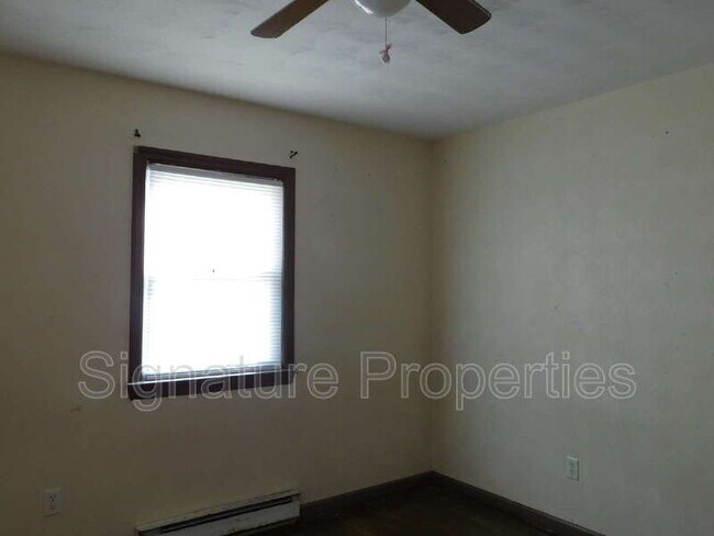 Building Photo - 13420 Crest Cir