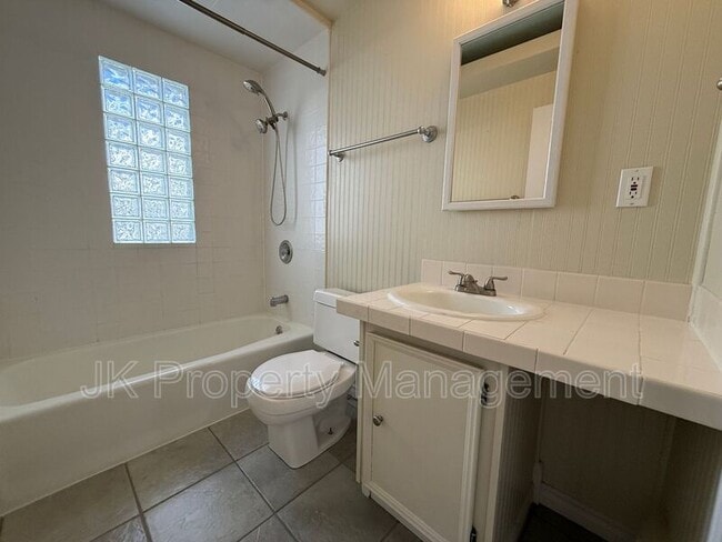 Building Photo - 2716 Central Ave