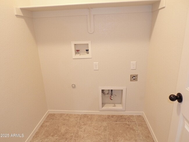 Building Photo - 4246 Kings Canyon Way