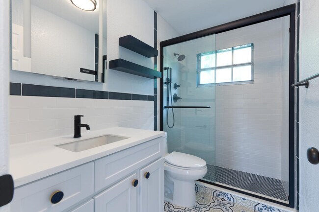 Primary Photo - 5207 N Flagler Dr