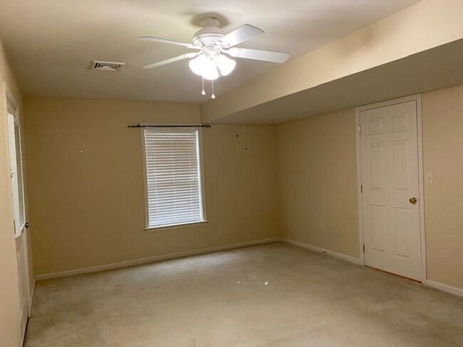 Building Photo - 448 Waterleaf Court