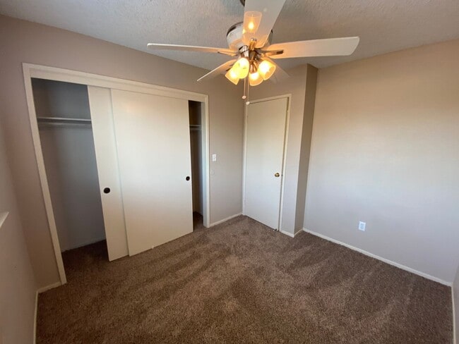 Building Photo - North Visalia Townhome Available Now