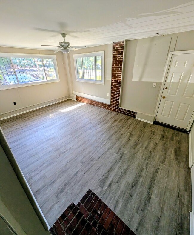 Building Photo - 246 Robert E Lee Dr