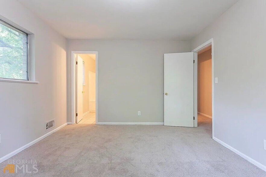 Building Photo - 5545 Sturbridge Way