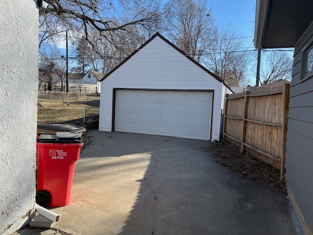 Building Photo - 2120 S Norton Ave