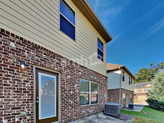 Building Photo - 1240 Faye Ct