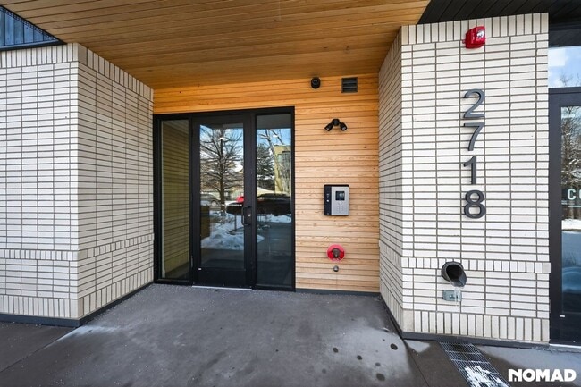 Building Photo - 2718 Pine St