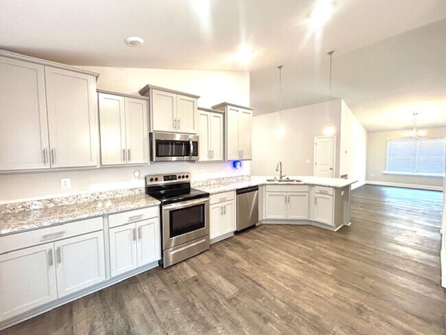 Building Photo - Beautiful 4 Bedroom 2 Bath Home! COMING SOON!