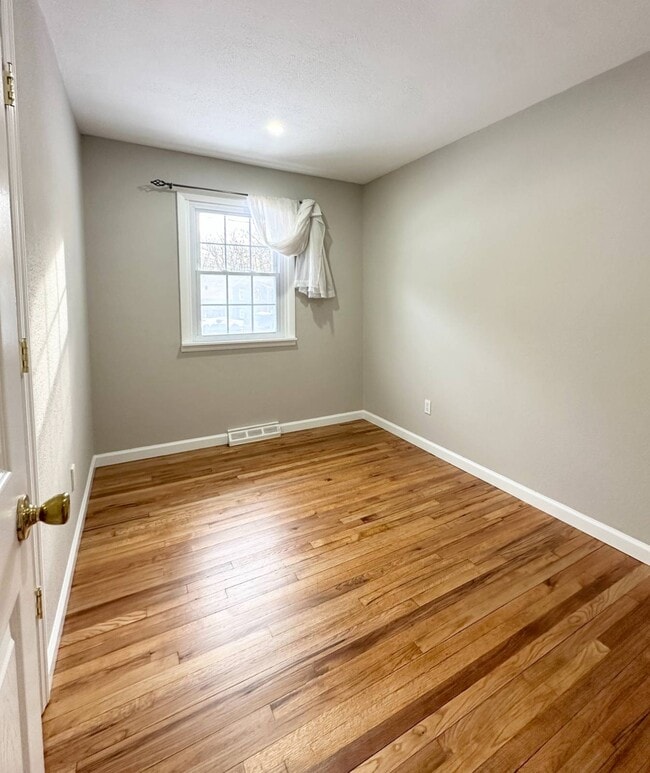 Building Photo - 76 Trottingham Ct