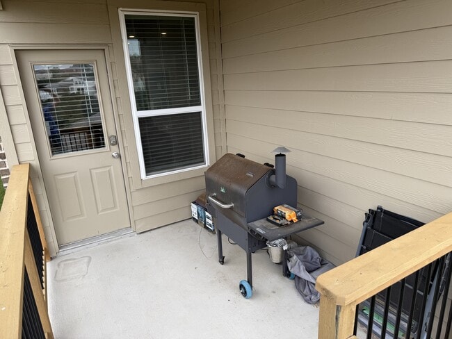 Building Photo - 303 Colorado Cyn