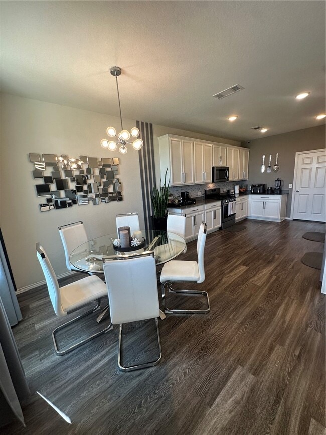 Building Photo - 5730 Pampus Prairie Rd