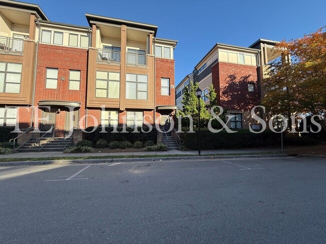 Building Photo - Modern Three Level Townhome in the Heart o...